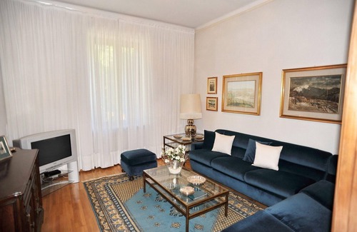 Cassano Valcuvia Apartamento | Apartamento idílico de 3½ habitaciones con 2 baños, jardín y balcón.