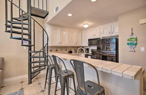 Walden on Lake Conroe Apartamento | Idyllic Montgomery Condo with Pool and Lake View!