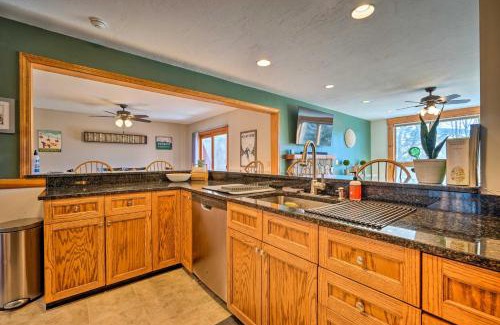 West Dover Apartamento | Idyllic Mount Snow Condo with View and Amenities!
