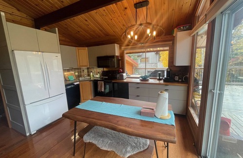 East Kootenay Cabina | Idyllic Mountain Ski Cabin