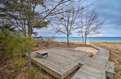 Northport Casa | Idyllic Northport Cottage, Walk to Lakeside!
