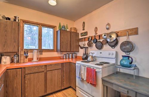 Northport Casa | Idyllic Northport Cottage, Walk to Lakeside!