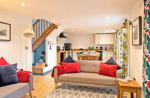 Hopton Casa | Idyllic, Pet-Friendly 3-bedroom Cottage at Stainsborough Hall, Carsington Water