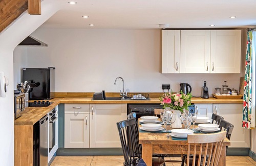 Hopton Casa | Idyllic, Pet-Friendly 3-bedroom Cottage at Stainsborough Hall, Carsington Water