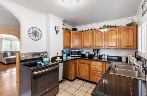 Manitou Springs Historic District Casa | Idyllic retreat near the Incline, nestled in Manitou’s breathtaking landscapes.