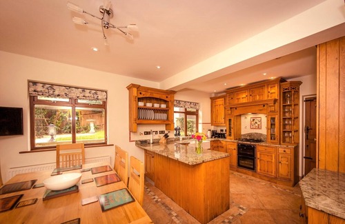 Alfriston Casa | Idyllic Riverside Country Cottage for 6