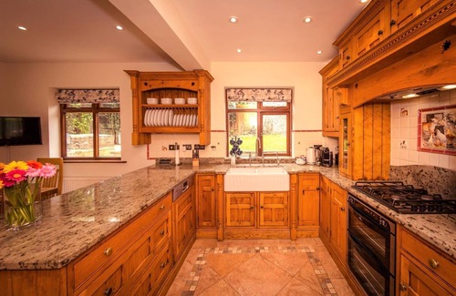 Alfriston Casa | Idyllic Riverside Country Cottage for 6