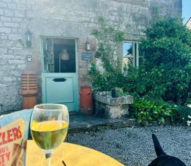 Taddington Casa | Idyllic, rustic, traditional cottage in rural village with wood burner and a great local pub
