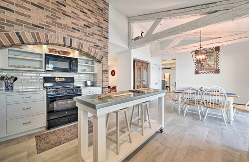 Suttons Bay Casa | Idyllic Suttons Bay Home w/ 500' of Waterfront