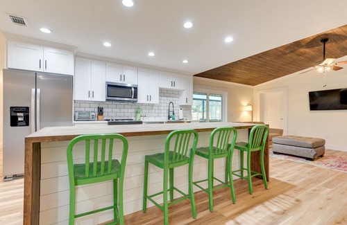 Greater Northdale Casa | Idyllic Tampa Home w/ Private Pool: 11 Mi to Beach
