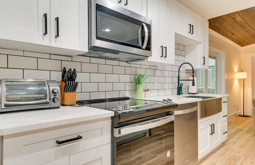 Greater Northdale Casa | Idyllic Tampa Home w/ Private Pool: 11 Mi to Beach