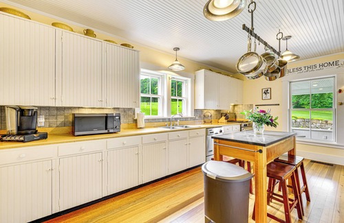 Lyndon Center Casa | Idyllic Vermont Farmhouse: Mtn Views on 200 Acres!