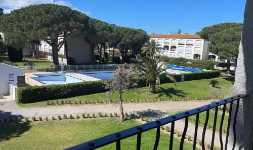 Argeles Plage Apartamento | Idyllique ! Piscine, vue jardin et montagne, parking, local à vélos, et à 2 pas de la plage !