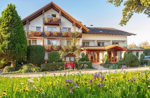 Safferstetten Apartamento | Apartamento idílico con balcón orientado al sur.