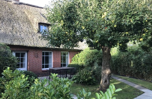 Tetenbull Condominio | Idyllische Reethaus-hälfte mit Kaminofen, Terrasse+garten / Ebenerdig