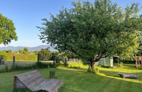 Stephanskirchen Apartamento | Idyllische Wohnung mit Bergblick nah am Simssee