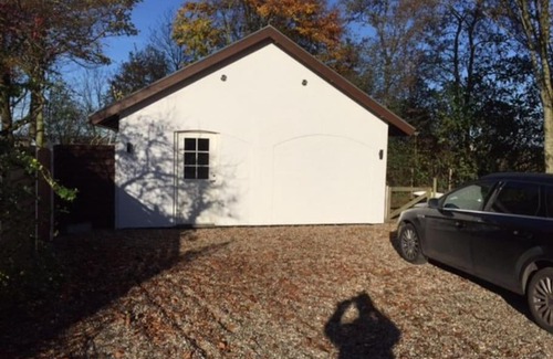 Vejle Casa | Idyllisk anneks, hvor lejer har eget hus.