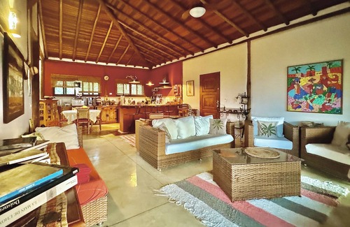 Veloso Casa | Casa rústica con piscina y spa: vista completa al mar