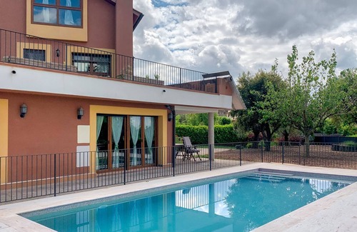 Perafita Cabaña | Casa completa con piscina de uso exclusivo, barbacoa y todo lujo de detalles