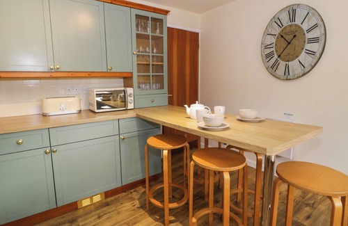 Llanllyfni Cabaña | IGAMOGAM, pet friendly, character holiday cottage in Penygroes