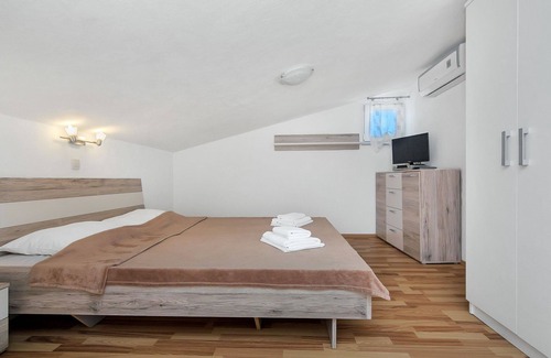 Pokrivenik Apartamento | Igor - 5 m From Beach - C