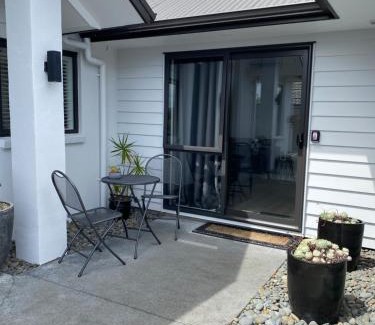 Leamington Apartamento | Ihimaera Suite 1 or 2 brm River Garden Cambridge with Complimentary Continental Breakfast