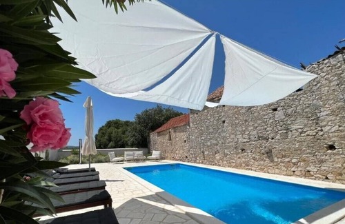 Velim Casa | Ika stone house Surrounded by nature
