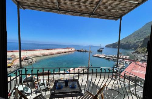 Malfa Apartamento | Il Balcone sul molo di Malfa