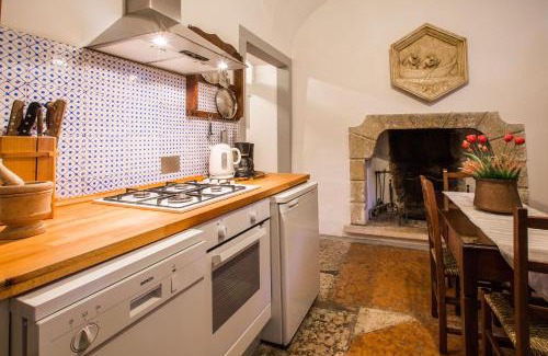 Toscolano Maderno Apartamento | Il Batti apartment water front and private beach