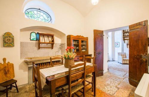 Toscolano Maderno Apartamento | Il Batti apartment water front and private beach