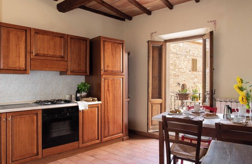 Montalcino Apartamento | Il Borghetto - La Ghibellina Townhouse, private apartment with balcony
