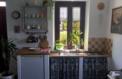 Montegrosso dʼAsti Cama Y Desayuno | IL CAMPANILE - Habitación "Gilda" con uso de cocina