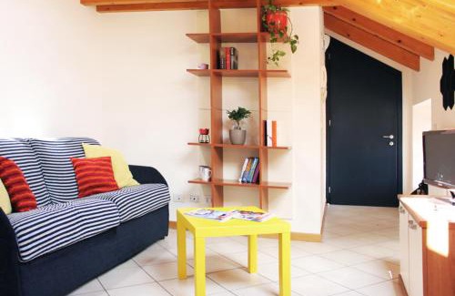Colico Piano Apartamento | "Il Cortile" Apartment