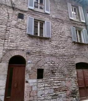 Cagli Apartamento | Il cortile di zia