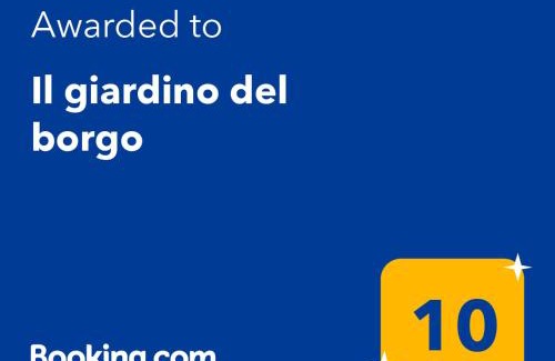 Lustra Casa | Il giardino del borgo