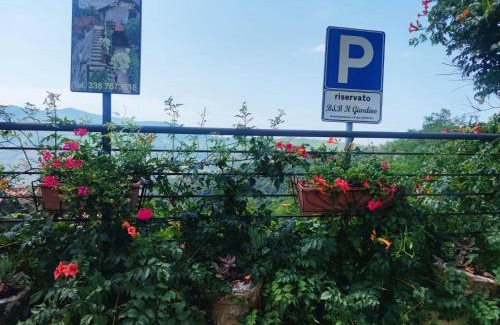 Lustra Casa | Il giardino del borgo