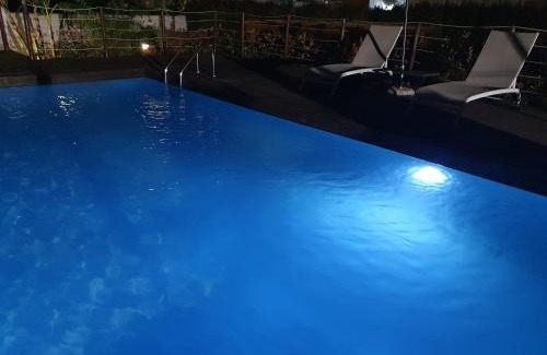 Castromediano Casa | Il Giardino Di Flora con Piscina & Jacuzzi