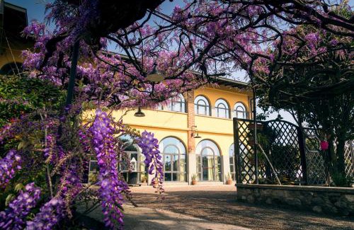 Cazzago San Martino Cama Y Desayuno | il Glicine B&B RISTORANTE