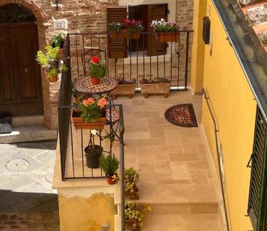 Valiano Apartamento | Il Grottino, Tuscan Village Apartment
