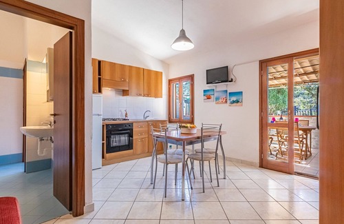 Innamorata Casa | Il Nido offers a relaxing vacation a stone's throw from the sea.