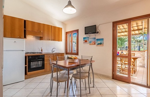 Innamorata Casa | Il Nido offers a relaxing vacation a stone's throw from the sea.