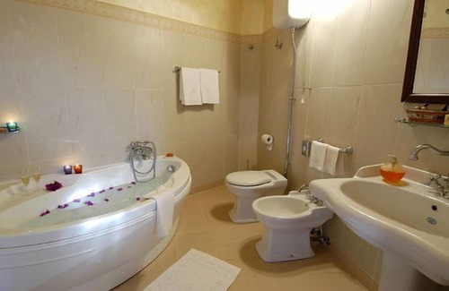 Syracuse Hotel | Il Podere Hotel Restaurant