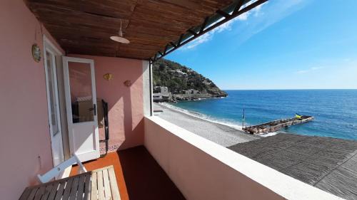 Marina del Cantone Casa | il Terrazzino sul Mare,holiday home ON THE BEACH in Sorrento Coast