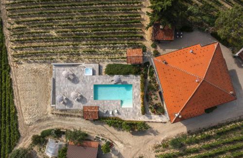 Castiglione Tinella Casa | IL VOLO, piscina e wellness