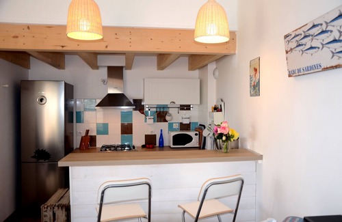 Domino Casa | Antigua bodega completamente renovada en jardín cerrado.