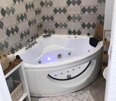 Le Barcares Apartamento | Ile du Cap Couladère - Vue magnifique lac marin - Baignoire Jaccuzi - Complexe piscine, sportif, animations