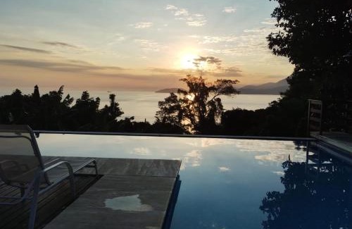 Ilhabela Casa | Ilhabela - Praia do Curral - Casa em condomínio