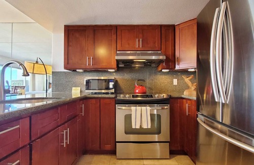 Waikiki Condominio | Ilikai 1329 Amazing Ocean, Sunset & Marina Views, 2 Queen Beds