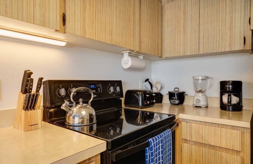 Waikiki Condominio | Ilikai 1437 Ocean / Sunset / Marina Vistas Cama King / Sofá Cama