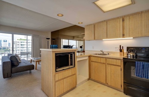 Waikiki Condominio | Ilikai 1437 Ocean / Sunset / Marina Vistas Cama King / Sofá Cama